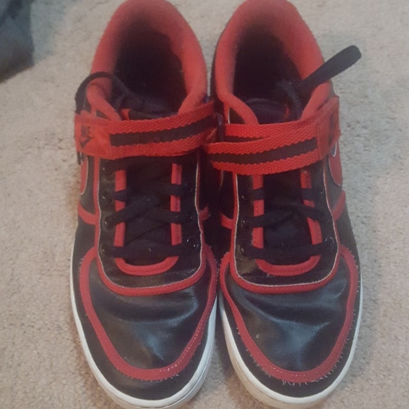 Men's Nike Tennis Shoes - Picture 6 of 8